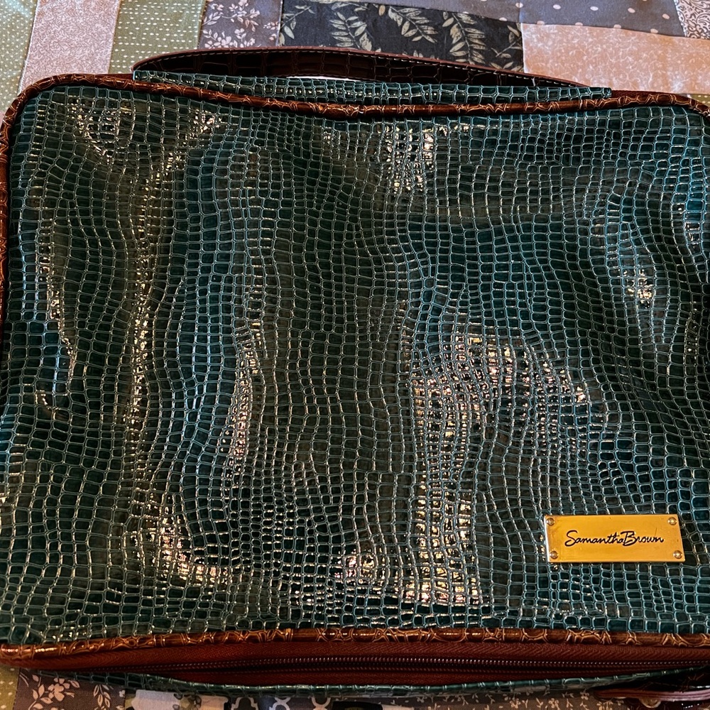 Green Crocodile-Embossed Travel Bag with Glossy Finish